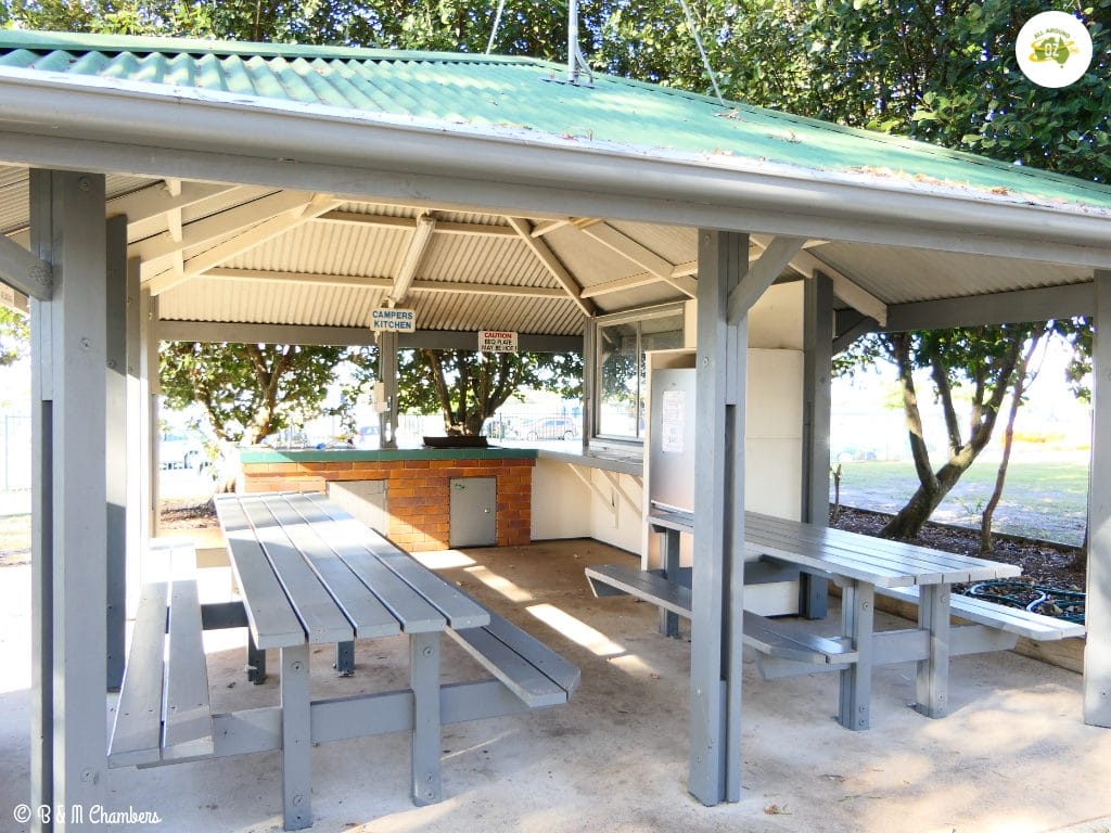 Jacobs Well Tourist Park - Camp Kitchen
